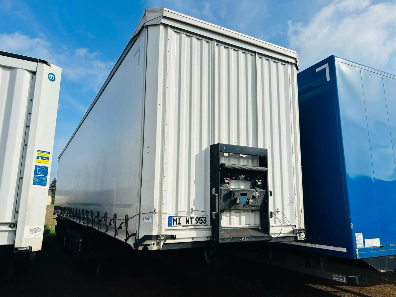 Kässbohrer Schiebeplanen Auflieger - Semi-reboque de lona: foto 3 Kässbohrer Schiebeplanen Auflieger - Semi-reboque de lona: foto 3