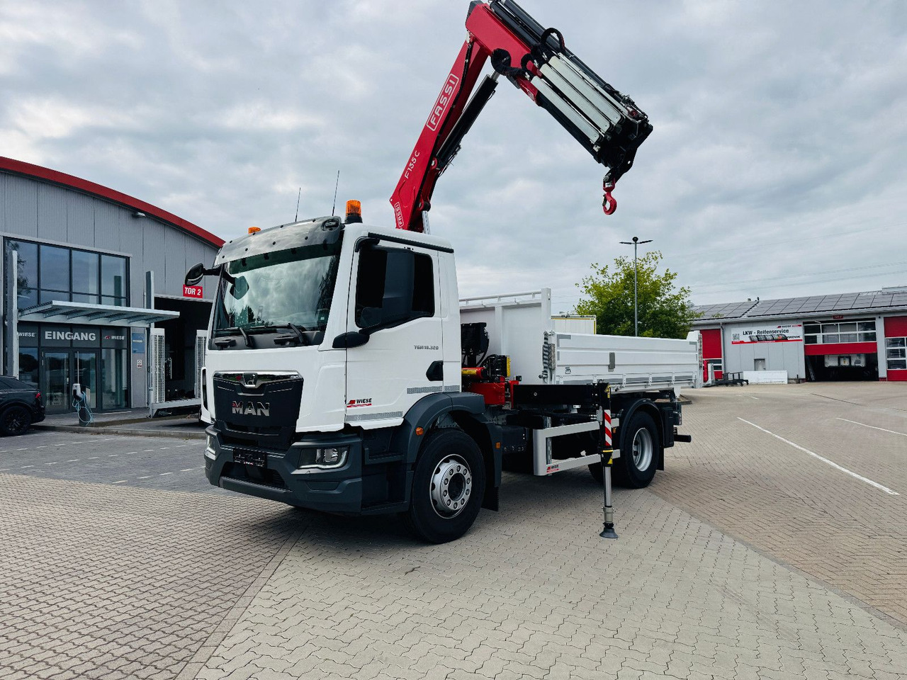MAN 18.320 4x2 mit Fassi Ladekran Sofort Verfügbar - Camião basculante, Camião grua: foto 3 MAN 18.320 4x2 mit Fassi Ladekran Sofort Verfügbar - Camião basculante, Camião grua: foto 3
