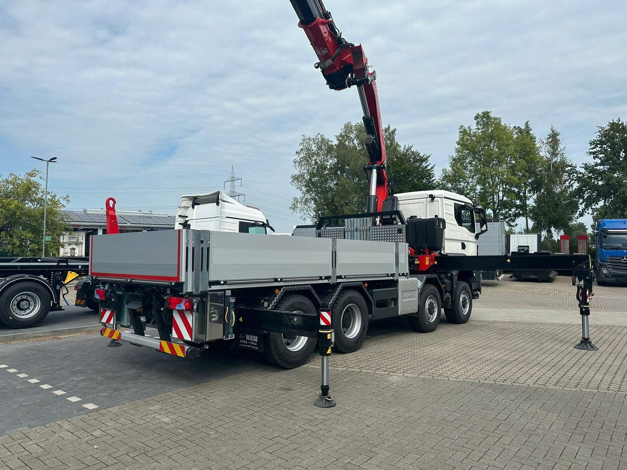 MAN TGS 41.520 8x8 mit Fassi Ladekran F710RA.2.26 - Camião de caixa aberta/ Plataforma: foto 3 MAN TGS 41.520 8x8 mit Fassi Ladekran F710RA.2.26 - Camião de caixa aberta/ Plataforma: foto 3