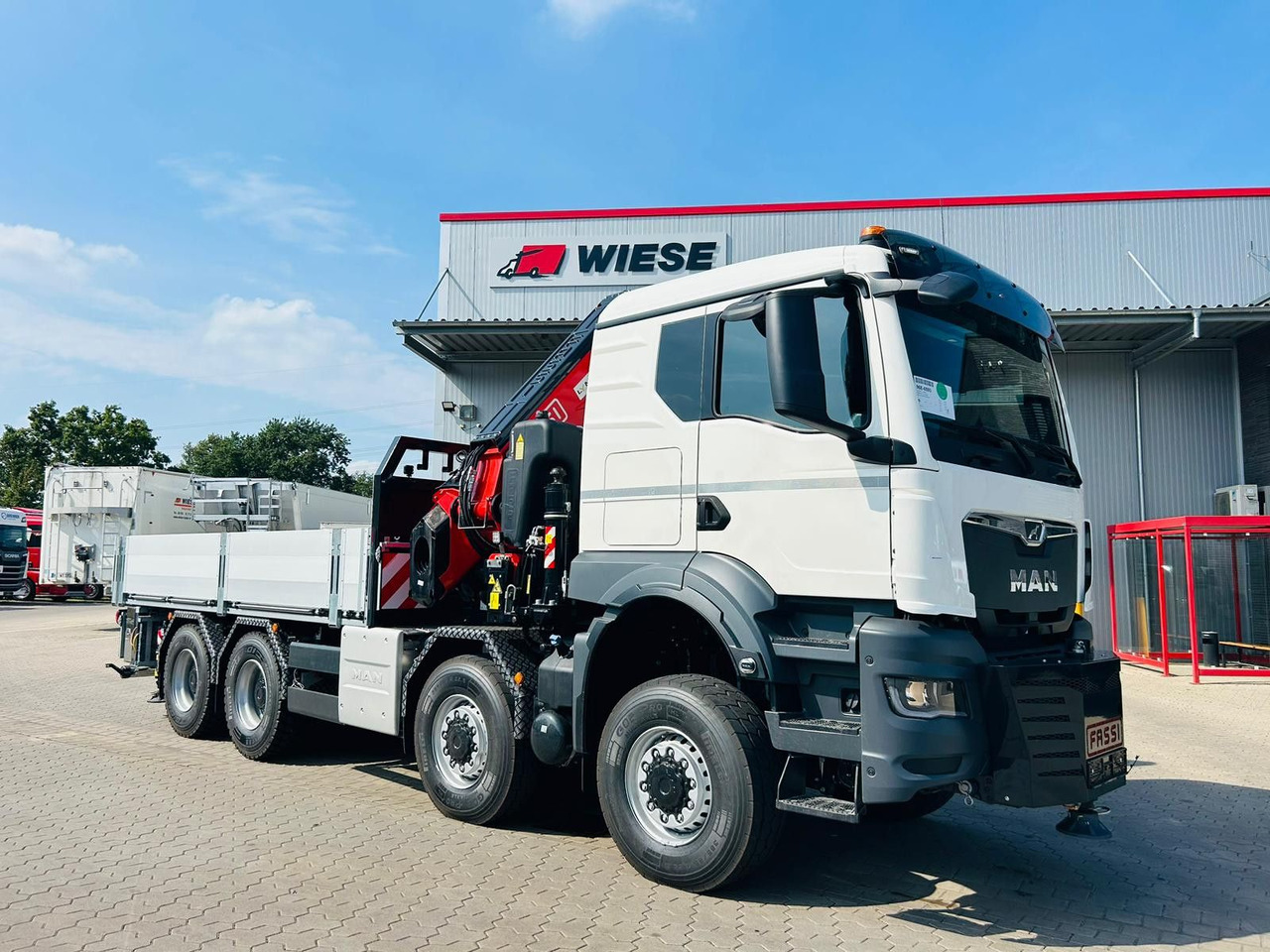 MAN TGS 41.520 8x8 mit Fassi Ladekran F710RA.2.26 - Camião de caixa aberta/ Plataforma: foto 4 MAN TGS 41.520 8x8 mit Fassi Ladekran F710RA.2.26 - Camião de caixa aberta/ Plataforma: foto 4