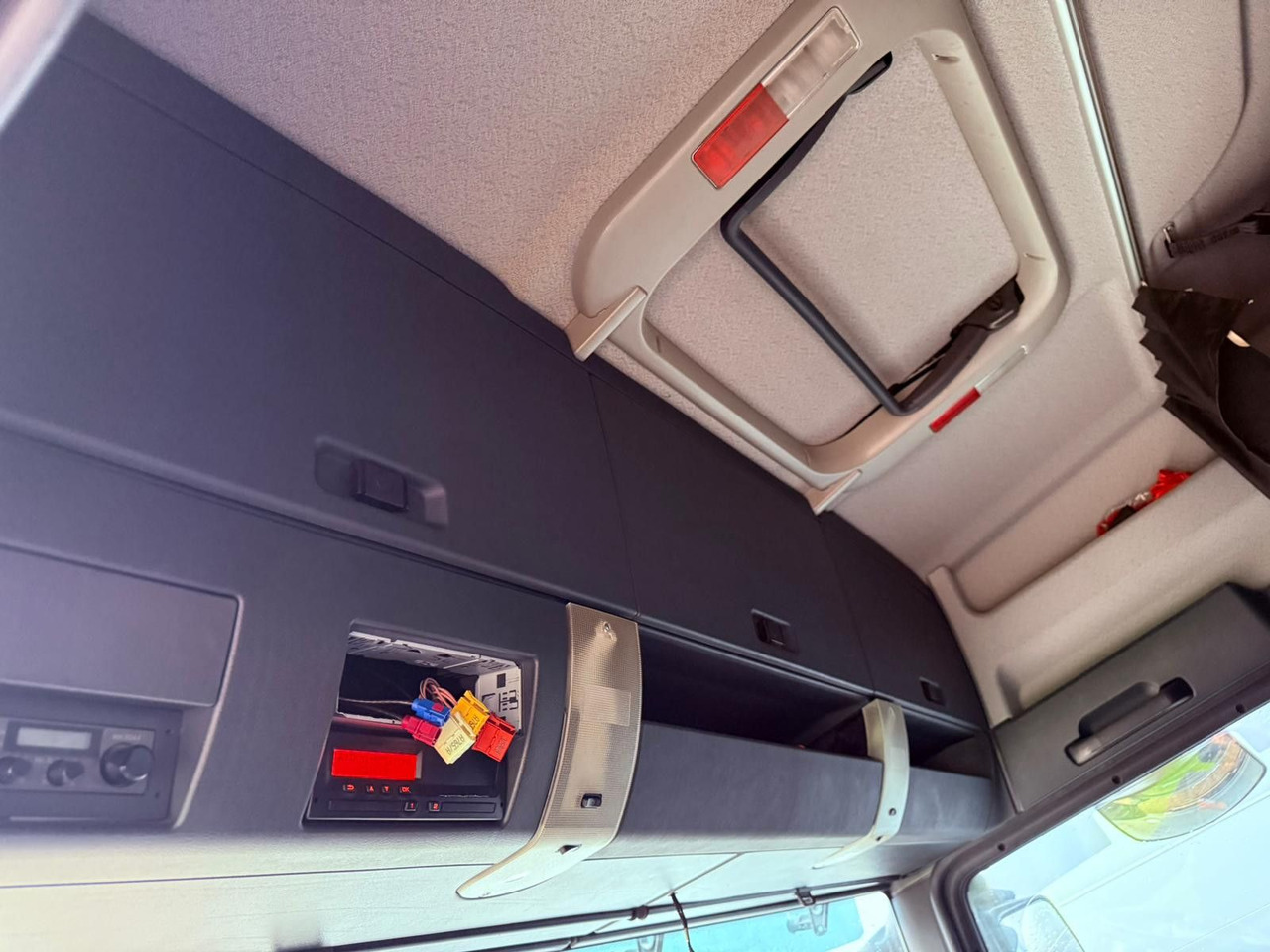 Camião de lona MAN TGX 18.440 LL Volumen LKW mit Staplerhalterung MAN TGX 18.440 LL Volumen LKW mit Staplerhalterung: foto 9 Camião de lona MAN TGX 18.440 LL Volumen LKW mit Staplerhalterung MAN TGX 18.440 LL Volumen LKW mit Staplerhalterung: foto 9