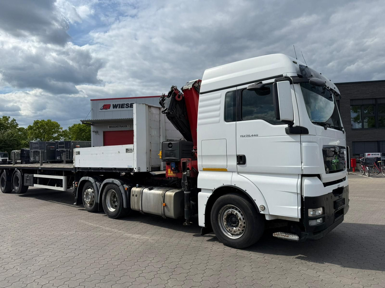 MAN TGX 26.440 6x2 mit HMF 3000-5 Kran - Camião grua: foto 1 MAN TGX 26.440 6x2 mit HMF 3000-5 Kran - Camião grua: foto 1