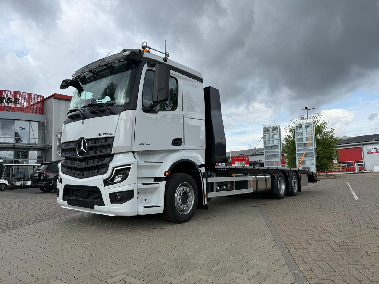 Mercedes-Benz Actros mit Rampen, Maschinentransporter - Caminhão reboque: foto 1 Mercedes-Benz Actros mit Rampen, Maschinentransporter - Caminhão reboque: foto 1