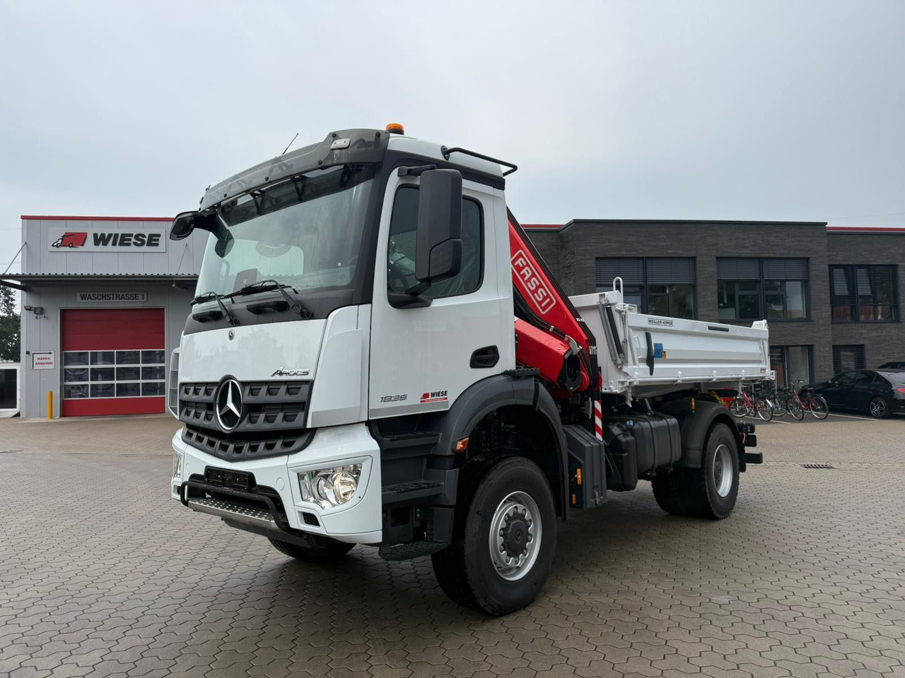 Mercedes-Benz Arocs 1835 4x2 Meiller Fassi F135 Kran Kipper - Camião grua: foto 1 Mercedes-Benz Arocs 1835 4x2 Meiller Fassi F135 Kran Kipper - Camião grua: foto 1