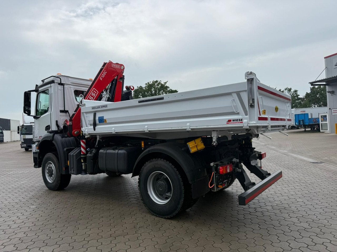 Mercedes-Benz Arocs 1835 4x2 Meiller Fassi F135 Kran Kipper - Camião basculante, Camião grua: foto 3 Mercedes-Benz Arocs 1835 4x2 Meiller Fassi F135 Kran Kipper - Camião basculante, Camião grua: foto 3