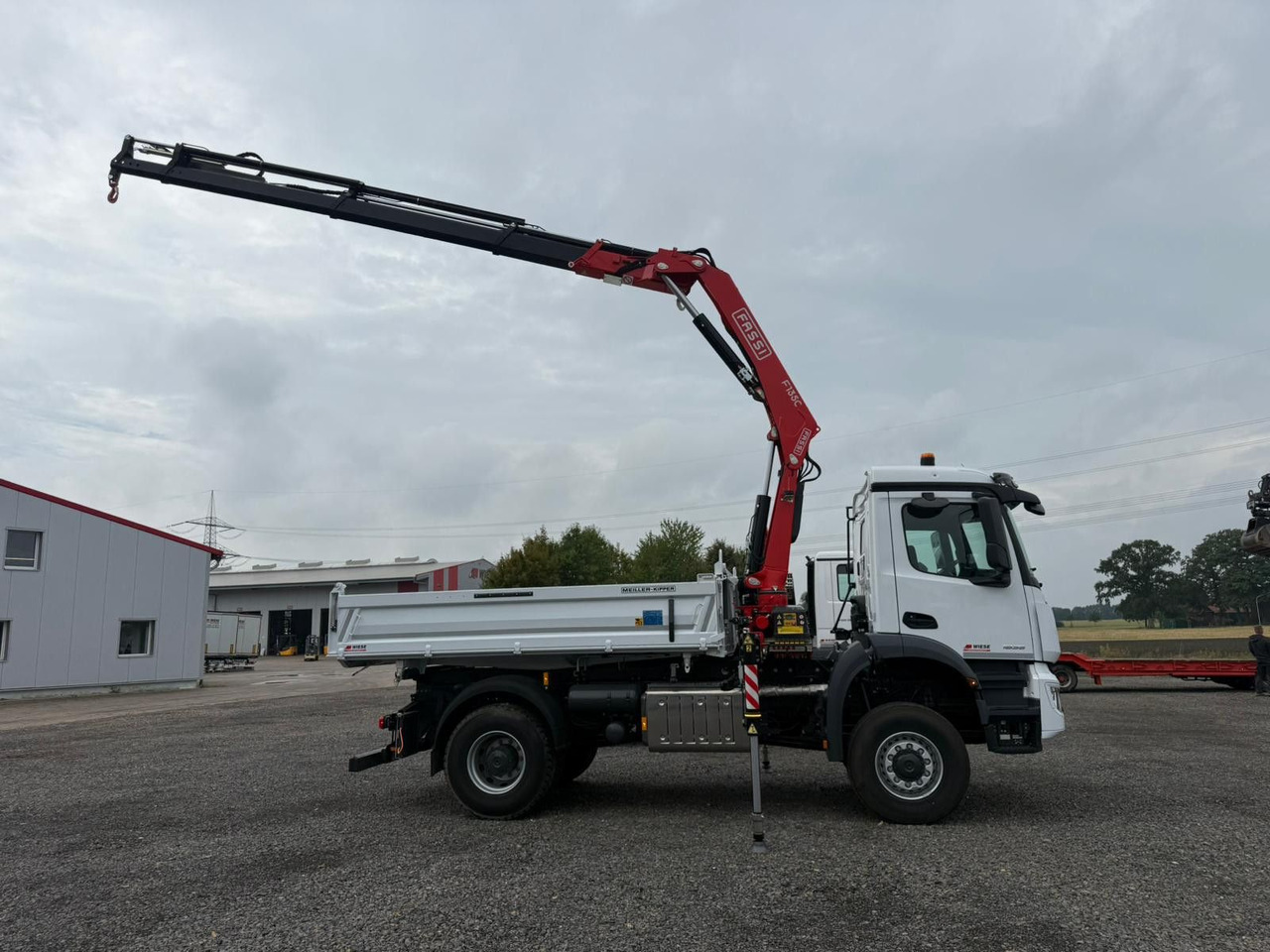 Camião basculante, Camião grua Mercedes-Benz Arocs 1835 4x4 Allrad Fassi F135 Kran Kipper: foto 8