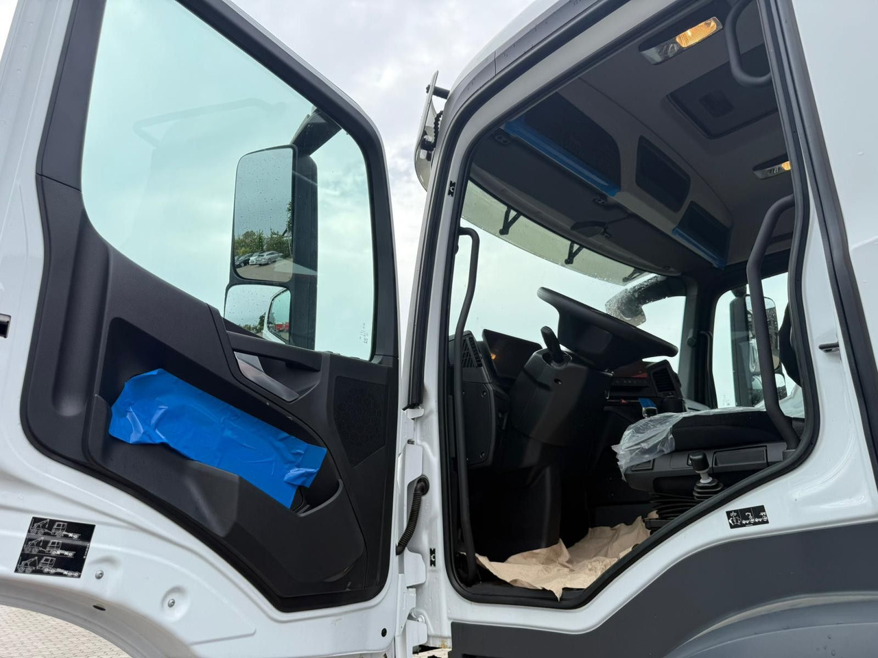 Camião basculante, Camião grua Mercedes-Benz Arocs 1835 4x4 Allrad Fassi F135 Kran Kipper: foto 10