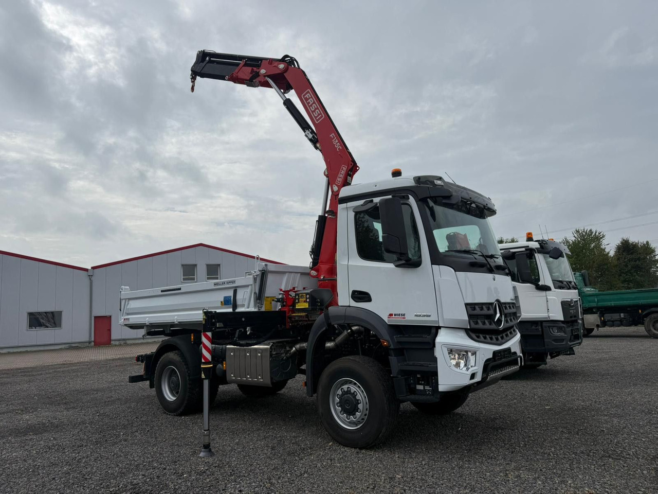 Camião basculante, Camião grua Mercedes-Benz Arocs 1835 4x4 Allrad Fassi F135 Kran Kipper: foto 7