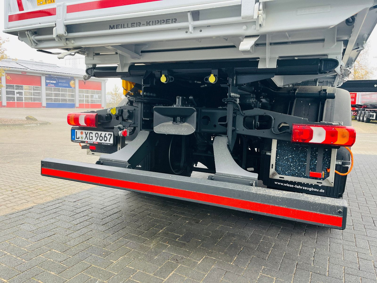 Camião basculante, Camião grua Mercedes-Benz Arocs 1835  4x4 Meiller Fassi F135 Kran Kipper: foto 8