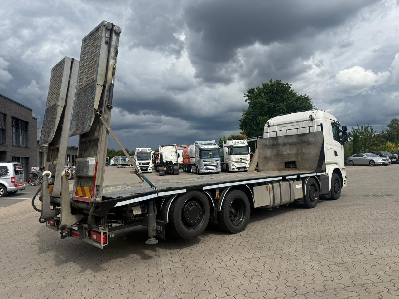 Scania G450 Baumaschinentransporter mit Rampen - Camião de caixa aberta/ Plataforma: foto 4 Scania G450 Baumaschinentransporter mit Rampen - Camião de caixa aberta/ Plataforma: foto 4