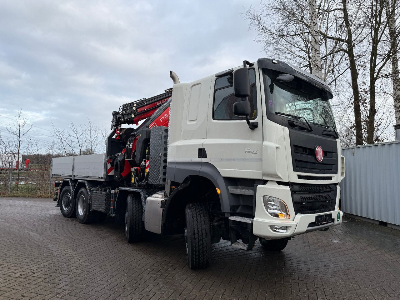 Tatra 41.500 8x8 Phoenix Fassi F710 Kran - Camião de caixa aberta/ Plataforma, Camião grua: foto 1 Tatra 41.500 8x8 Phoenix Fassi F710 Kran - Camião de caixa aberta/ Plataforma, Camião grua: foto 1