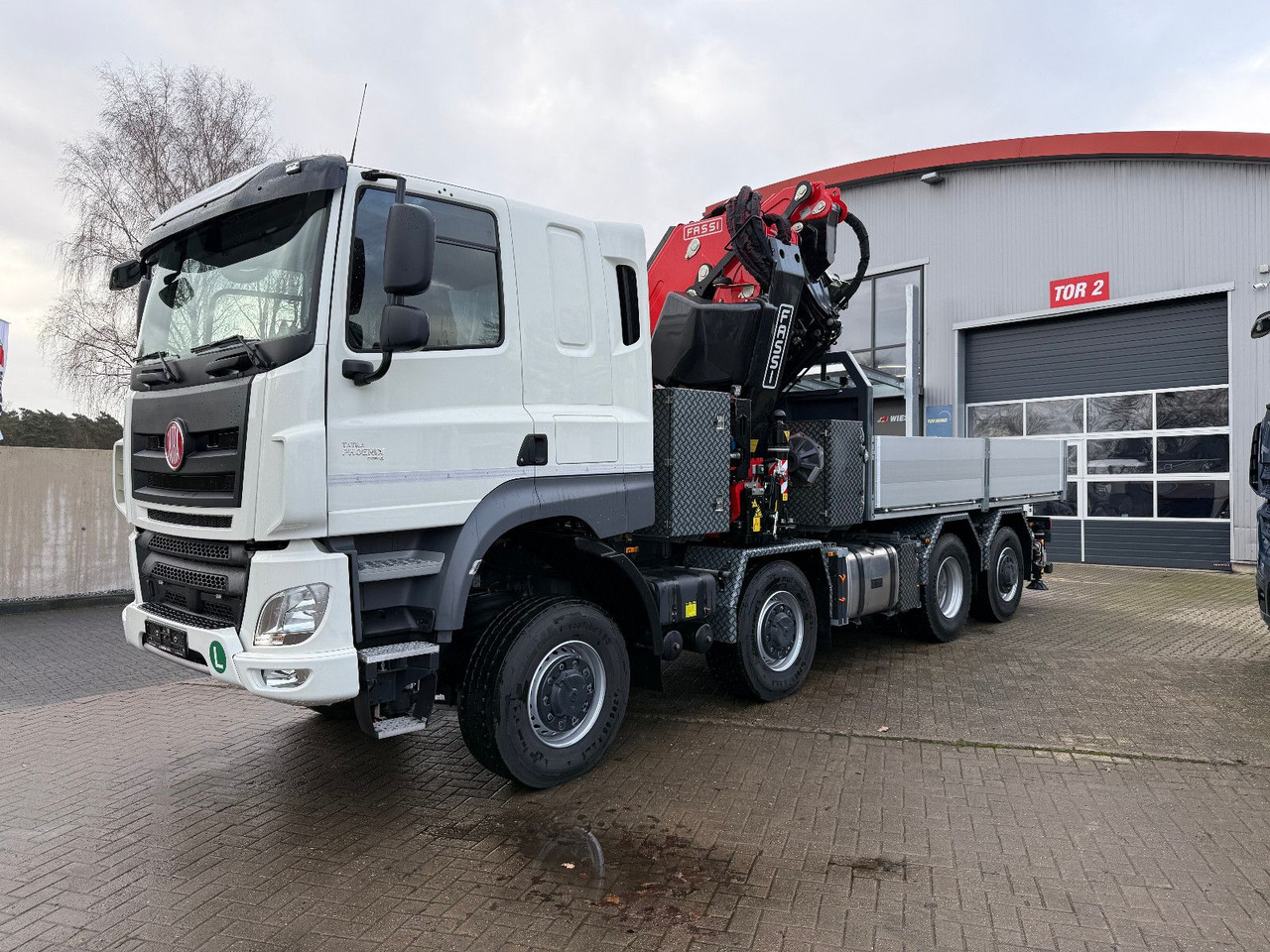 Tatra 41.500 8x8 Phoenix Fassi F710 Kran - Camião de caixa aberta/ Plataforma, Camião grua: foto 1 Tatra 41.500 8x8 Phoenix Fassi F710 Kran - Camião de caixa aberta/ Plataforma, Camião grua: foto 1