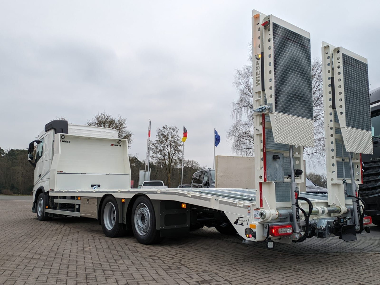Volvo FH 420 Maschinentransporter mit Rampen - Camião de caixa aberta/ Plataforma: foto 3 Volvo FH 420 Maschinentransporter mit Rampen - Camião de caixa aberta/ Plataforma: foto 3