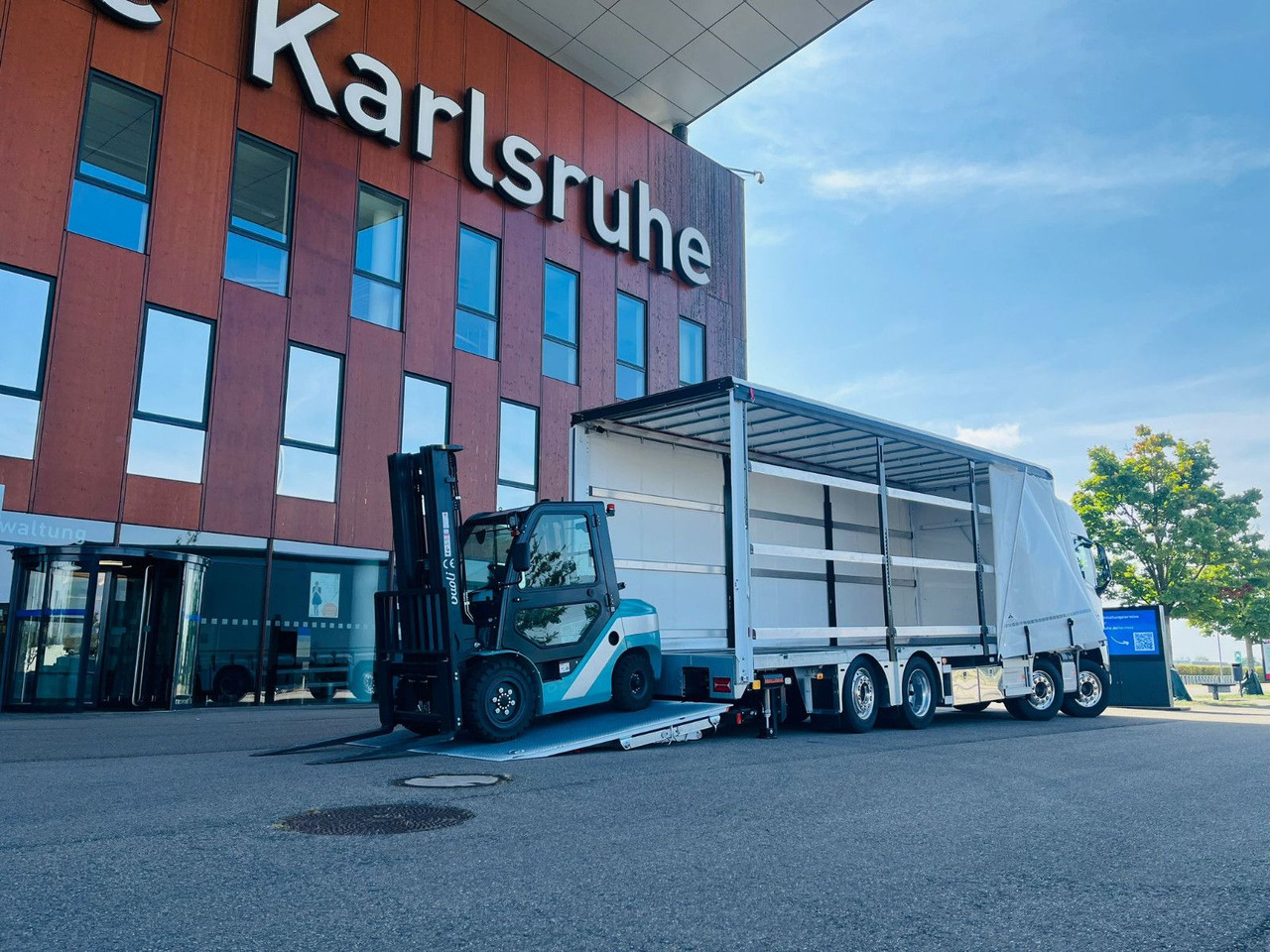 Volvo FH 500 8x2 Arbeitsbühnen Transporter LBW 9t - Camião de lona: foto 5 Volvo FH 500 8x2 Arbeitsbühnen Transporter LBW 9t - Camião de lona: foto 5