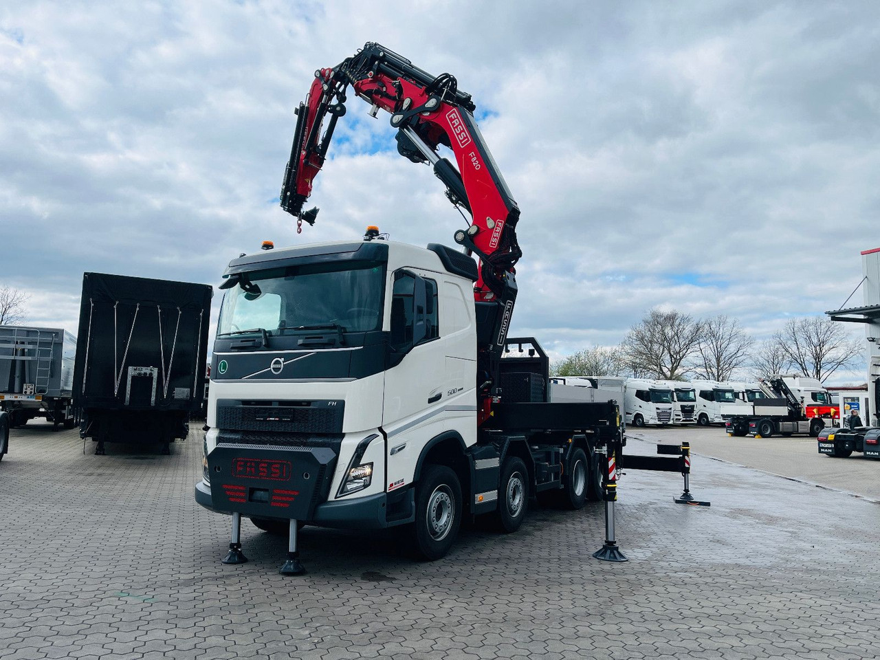 Volvo FH 500 8x4 Kran F820 RA2.27 Jib & Winde Sofort - Camião grua: foto 3 Volvo FH 500 8x4 Kran F820 RA2.27 Jib & Winde Sofort - Camião grua: foto 3