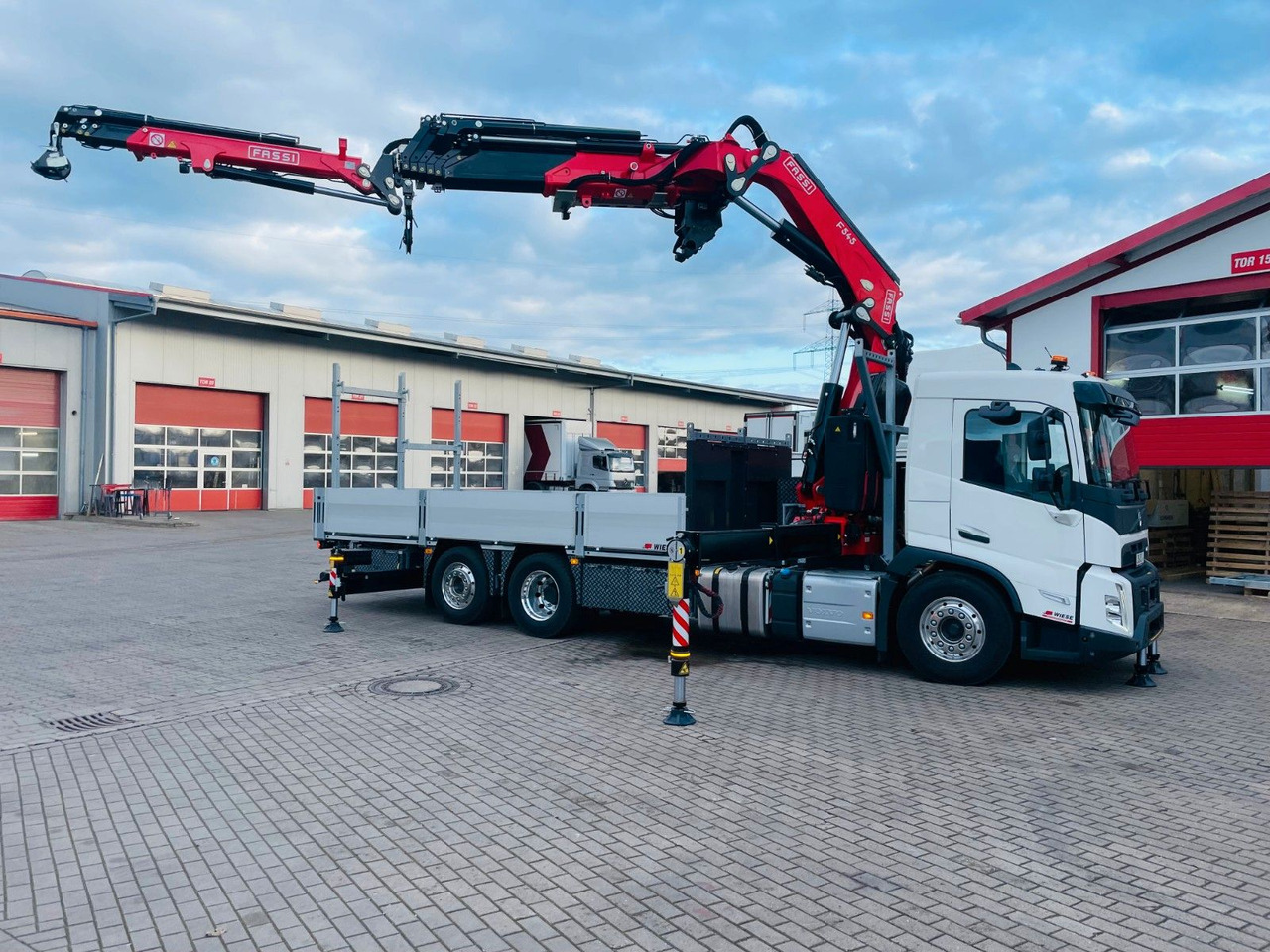 Volvo FMX 500 FASSI Ladekran F545 JIB & Winde Sofort - Camião de caixa aberta/ Plataforma, Camião grua: foto 4 Volvo FMX 500 FASSI Ladekran F545 JIB & Winde Sofort - Camião de caixa aberta/ Plataforma, Camião grua: foto 4