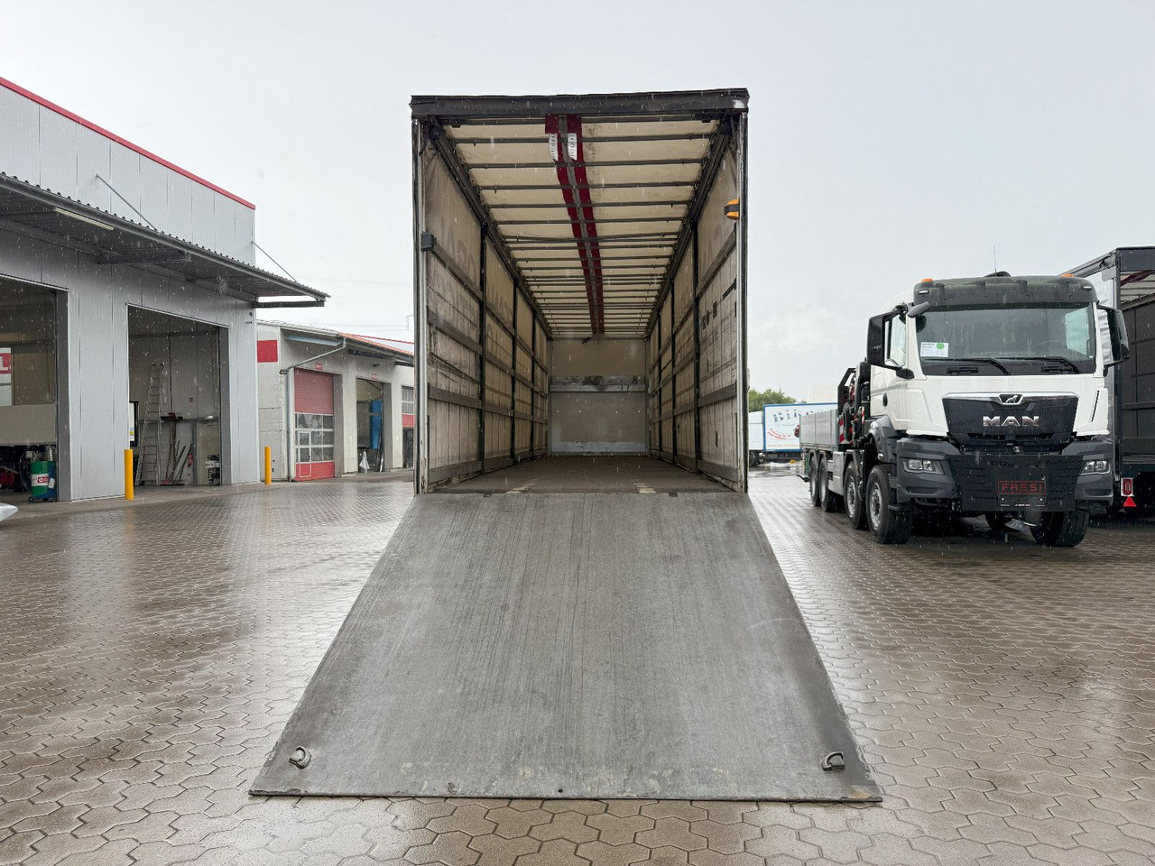 Semi-reboque de lona Wiese Mega Schiebeplane mit Dhollandia Rampe 9t: foto 8