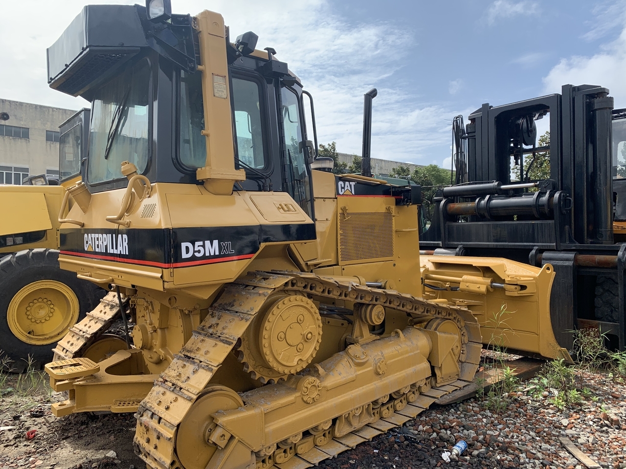 CATERPILLAR D5M - Buldôzer: foto 1 CATERPILLAR D5M - Buldôzer: foto 1