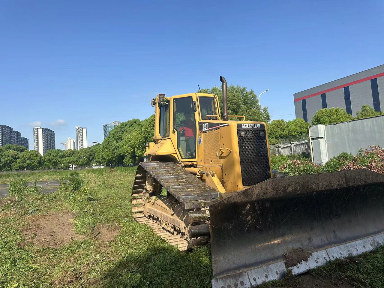 CATERPILLAR D5N - Buldôzer: foto 1 CATERPILLAR D5N - Buldôzer: foto 1