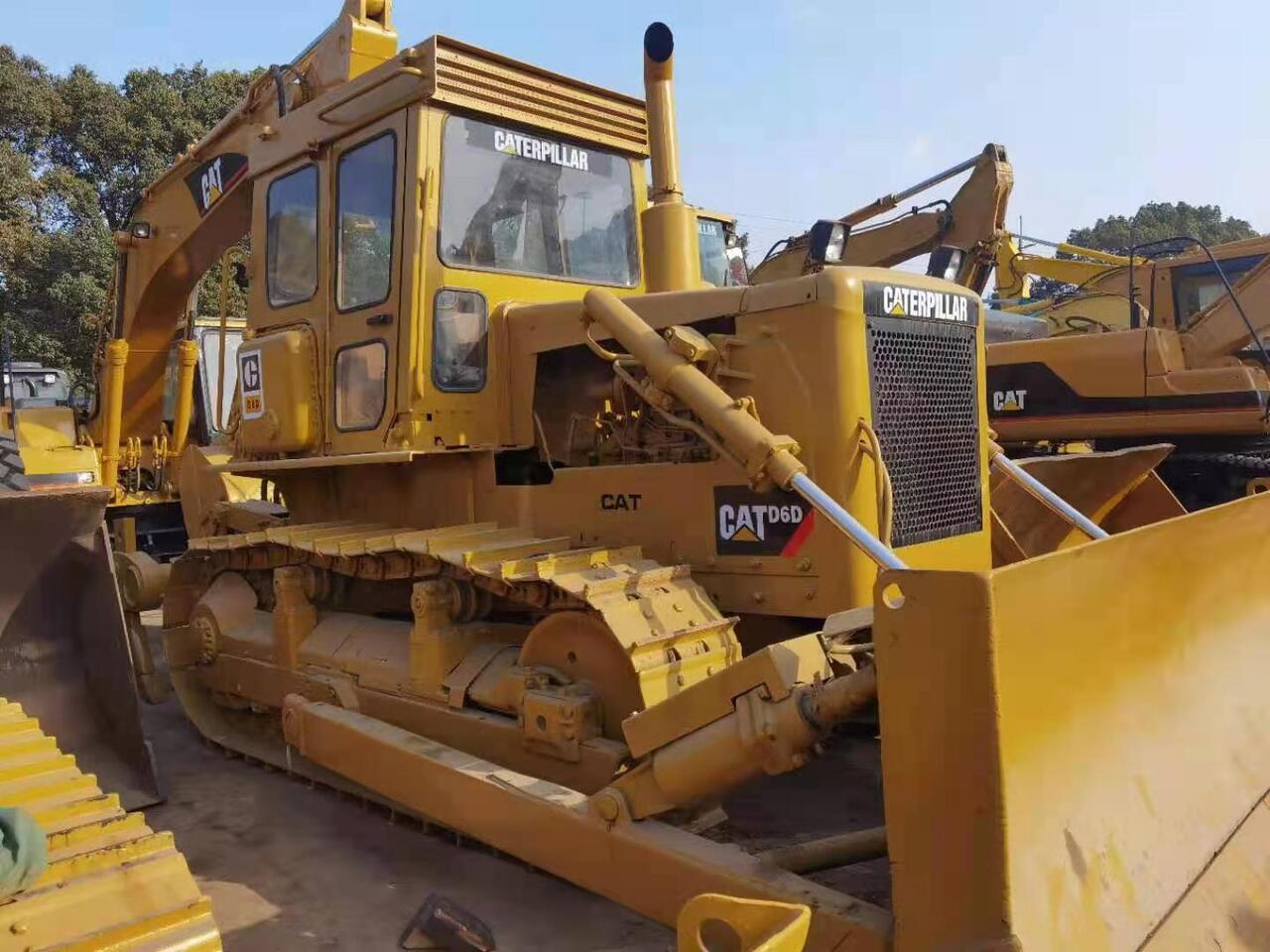 CATERPILLAR D6D - Buldôzer: foto 1 CATERPILLAR D6D - Buldôzer: foto 1