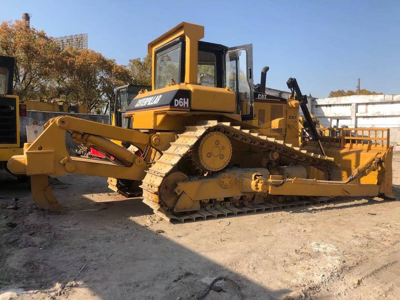 CATERPILLAR D6H - Buldôzer: foto 3 CATERPILLAR D6H - Buldôzer: foto 3