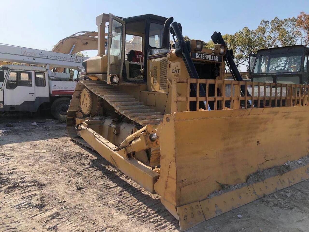 CATERPILLAR D6H - Buldôzer: foto 2 CATERPILLAR D6H - Buldôzer: foto 2