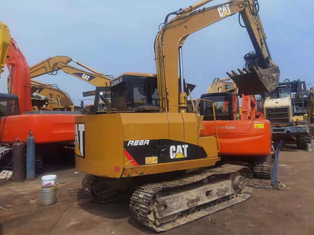 CATERPILLAR E70B - Escavadora de rastos: foto 1 CATERPILLAR E70B - Escavadora de rastos: foto 1