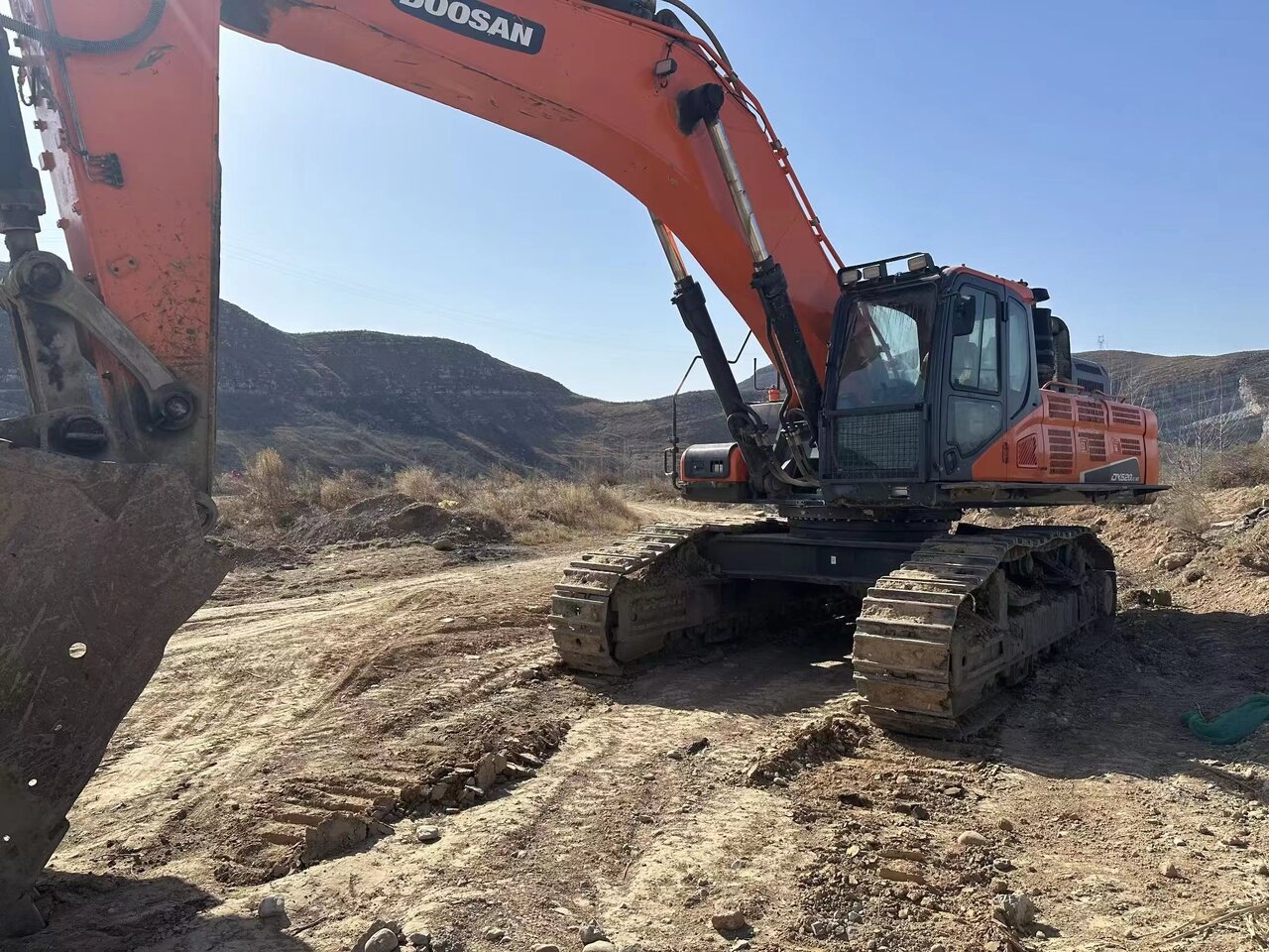 DOOSAN DOOSAN DH520LC-9C - Escavadora de rastos: foto 1 DOOSAN DOOSAN DH520LC-9C - Escavadora de rastos: foto 1
