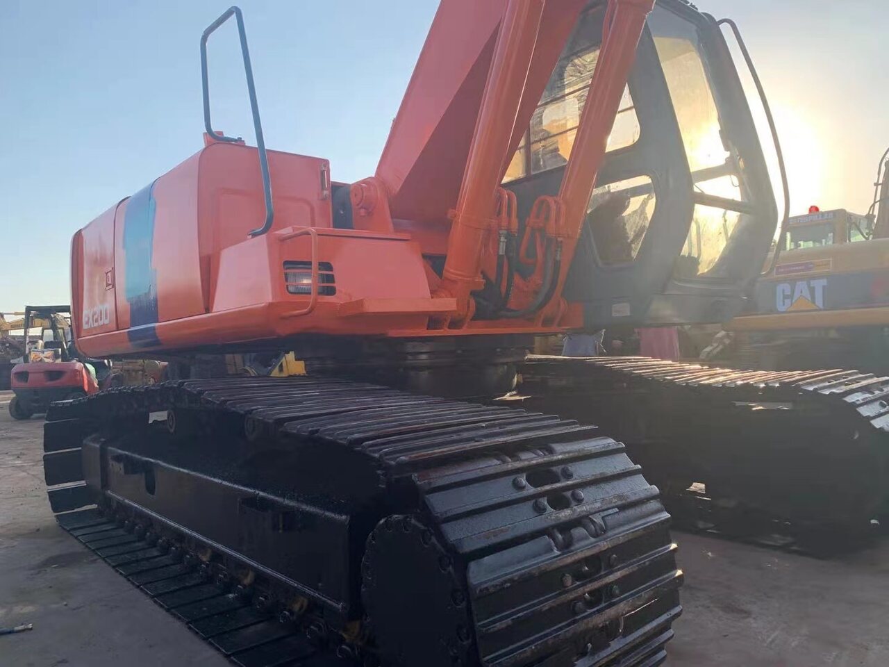 HITACHI EX200-2 - Escavadora de rastos: foto 4 HITACHI EX200-2 - Escavadora de rastos: foto 4