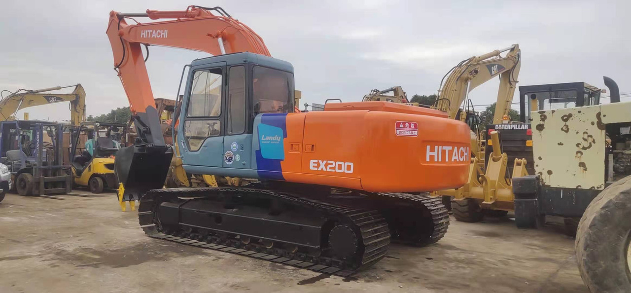 HITACHI EX200-2 - Escavadora de rastos: foto 1 HITACHI EX200-2 - Escavadora de rastos: foto 1