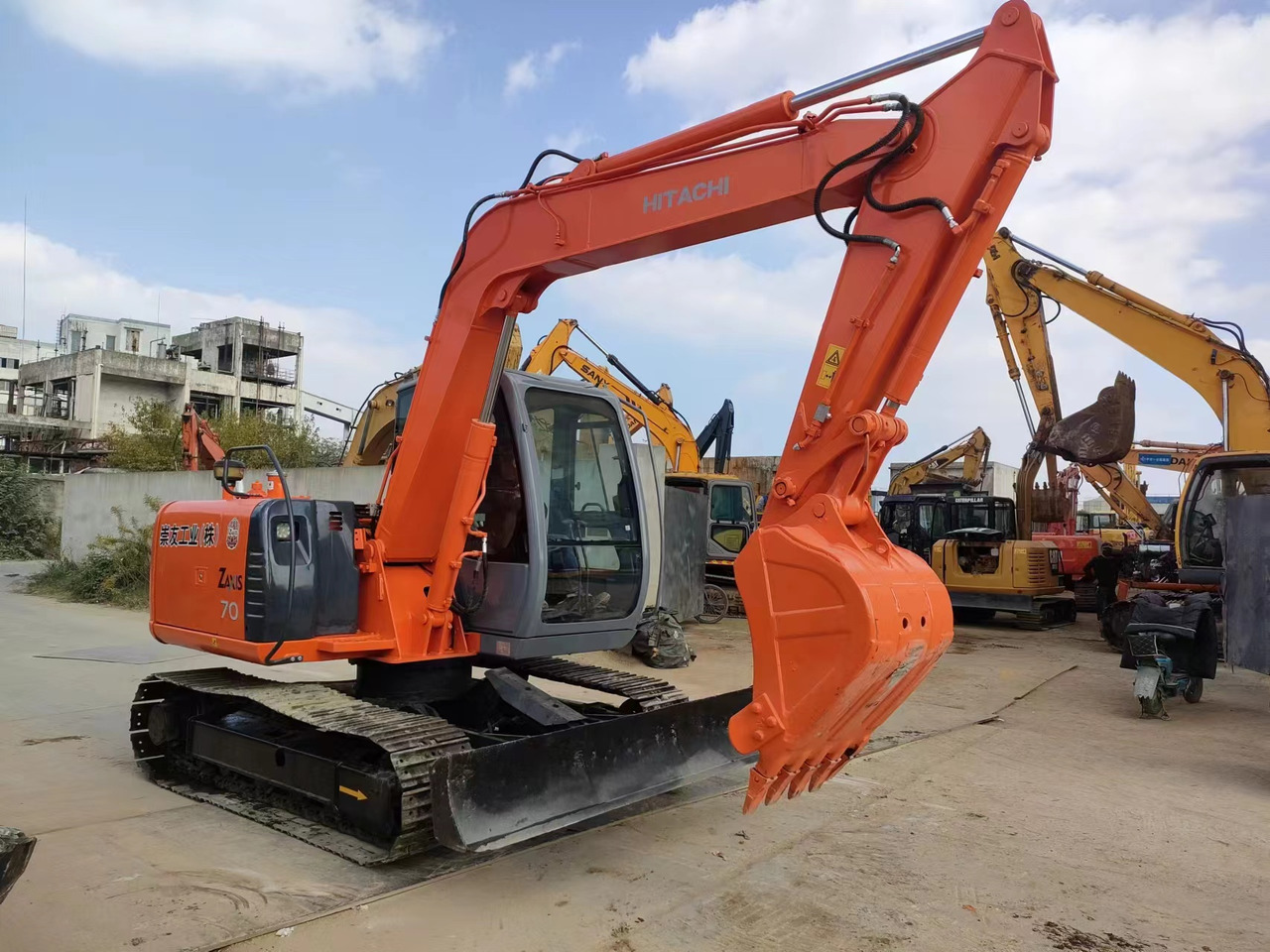 HITACHI ZX70 - Escavadora de rastos: foto 1 HITACHI ZX70 - Escavadora de rastos: foto 1