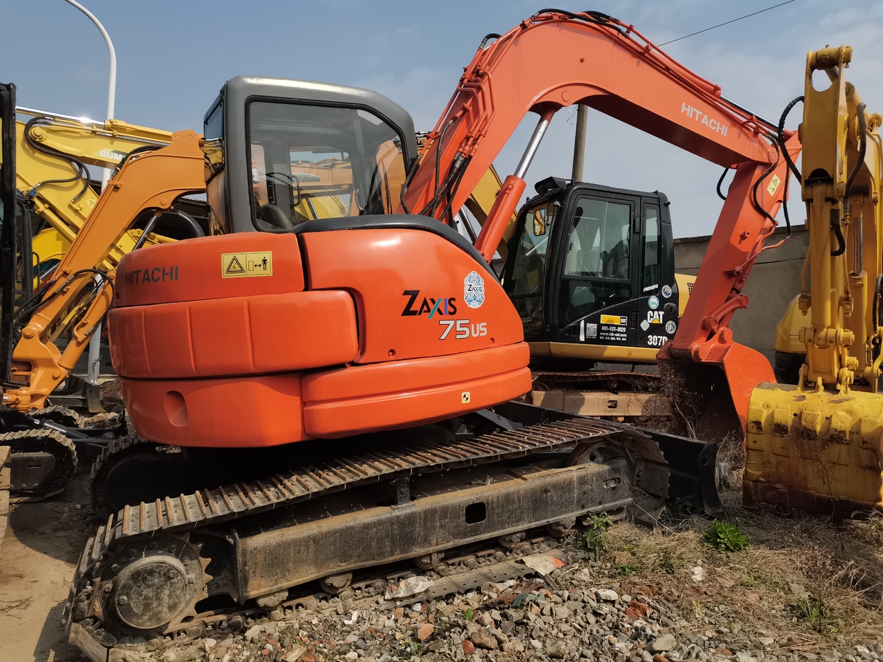 HITACHI ZX75 - Escavadora de rastos: foto 1 HITACHI ZX75 - Escavadora de rastos: foto 1