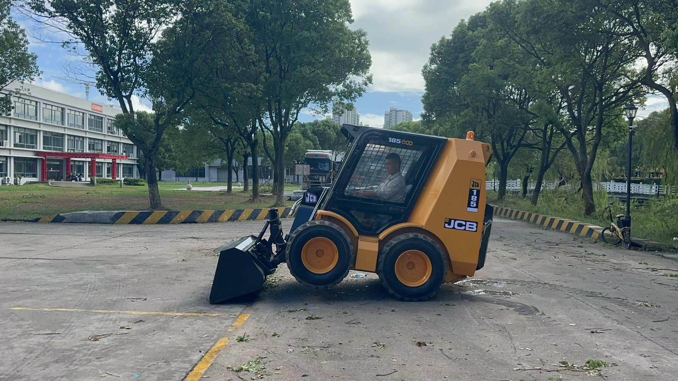 JCB 185 eco - Mini pá carregadora: foto 1 JCB 185 eco - Mini pá carregadora: foto 1