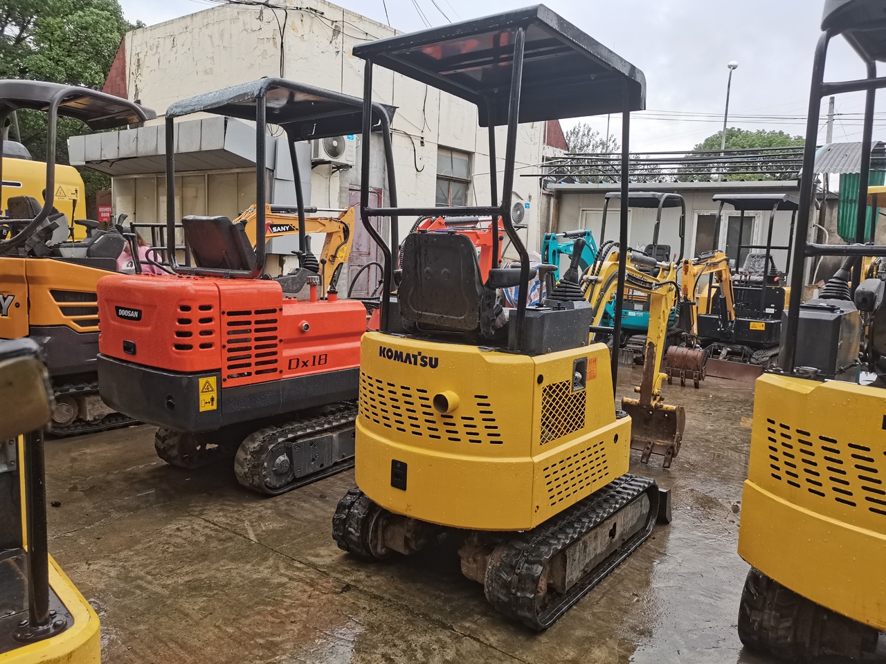 KOMATSU PC15MR - Mini escavadeira: foto 4 KOMATSU PC15MR - Mini escavadeira: foto 4