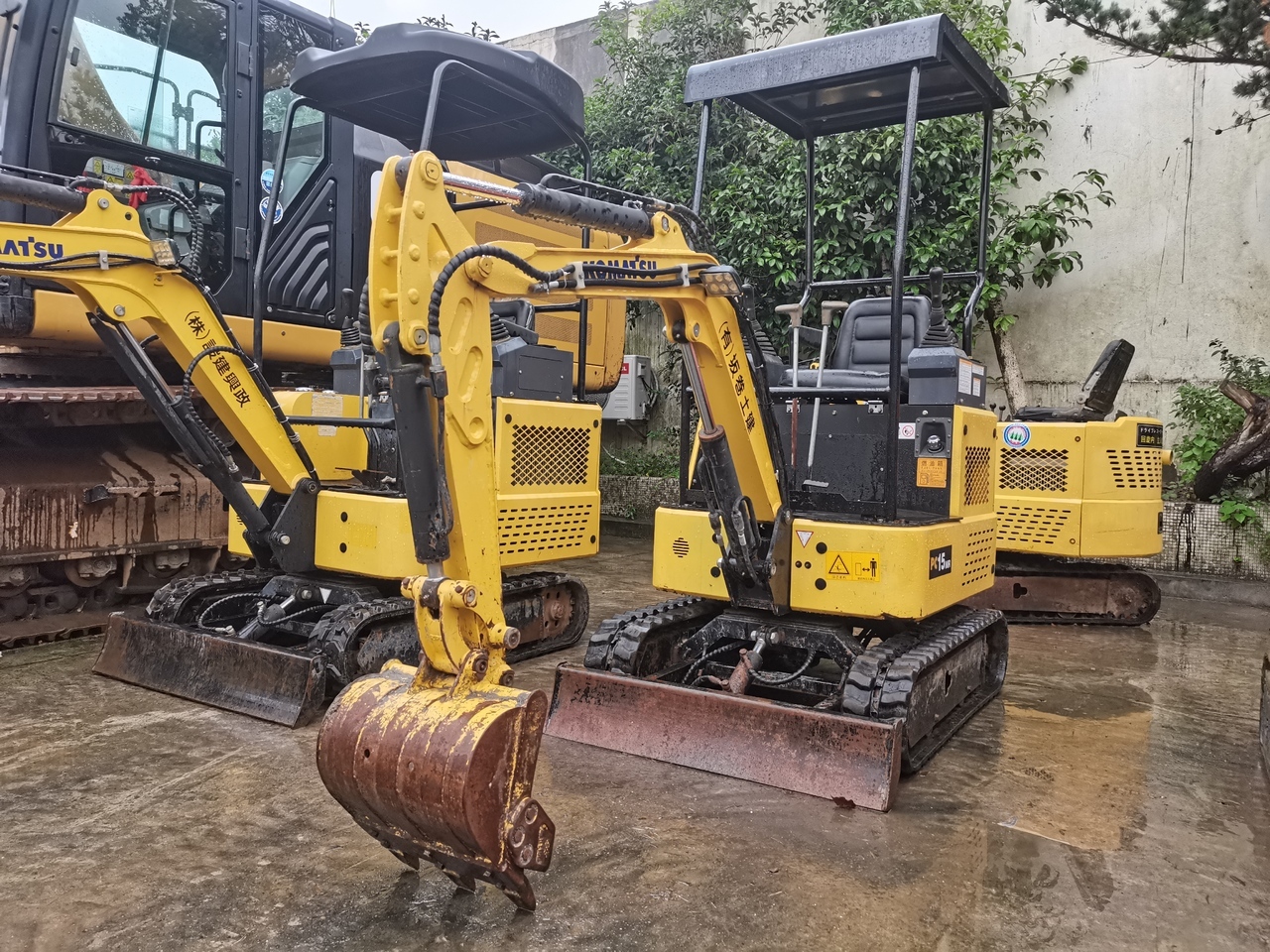KOMATSU PC15MR - Mini escavadeira: foto 1 KOMATSU PC15MR - Mini escavadeira: foto 1