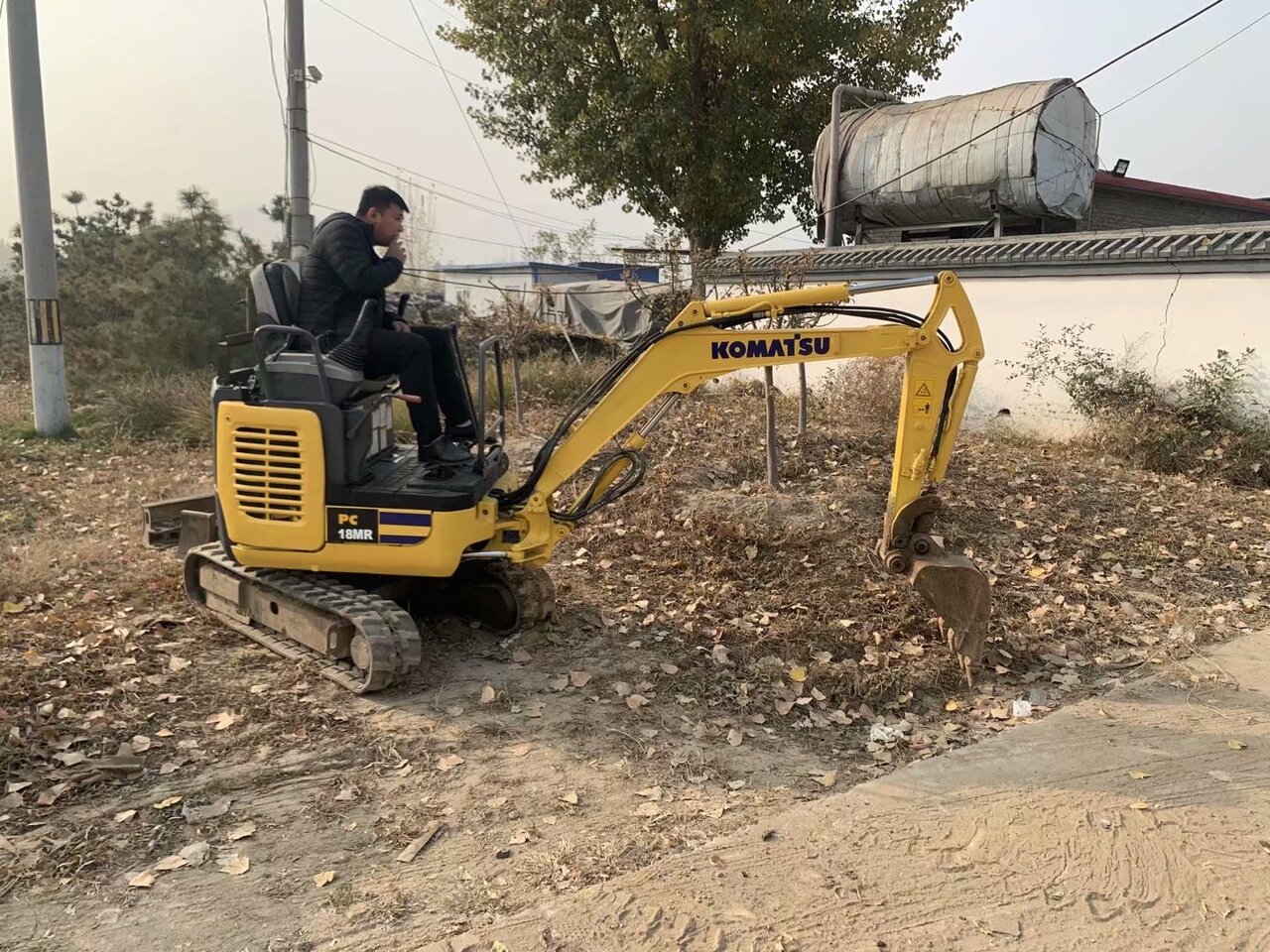 KOMATSU PC18MR - Escavadora de rastos: foto 2 KOMATSU PC18MR - Escavadora de rastos: foto 2