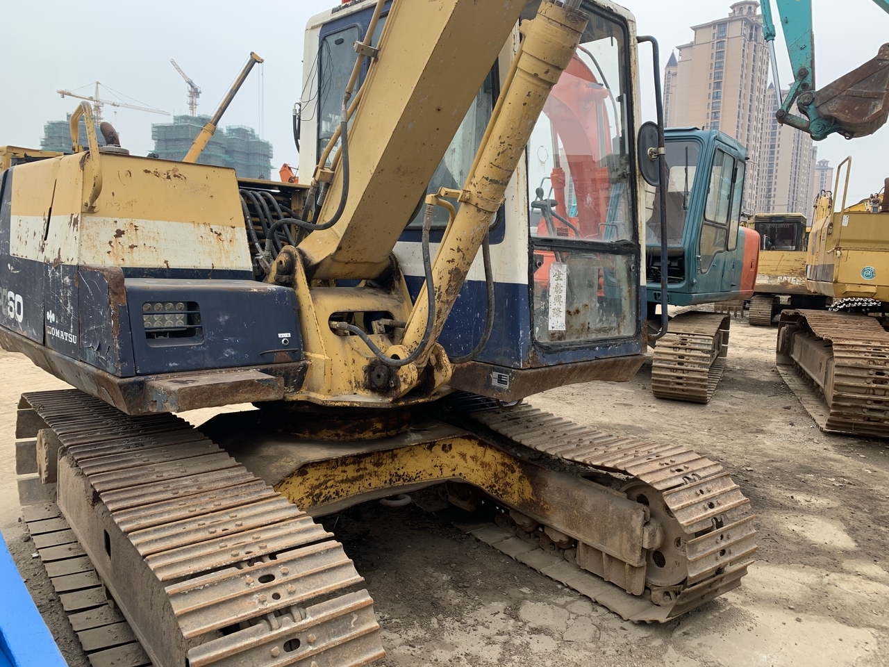 KOMATSU PC60-excavator - Escavadora de rastos: foto 1 KOMATSU PC60-excavator - Escavadora de rastos: foto 1
