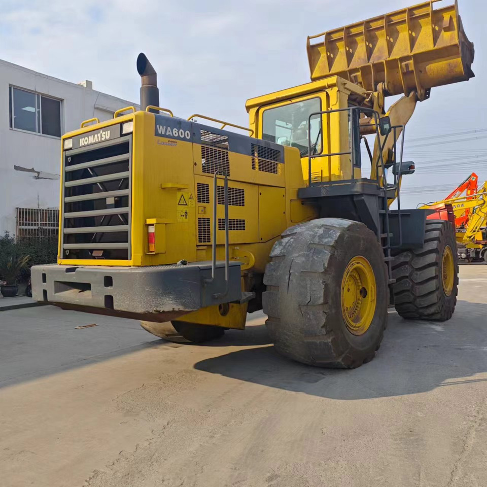 KOMATSU WA600-3 - Pá carregadora de rodas: foto 1 KOMATSU WA600-3 - Pá carregadora de rodas: foto 1