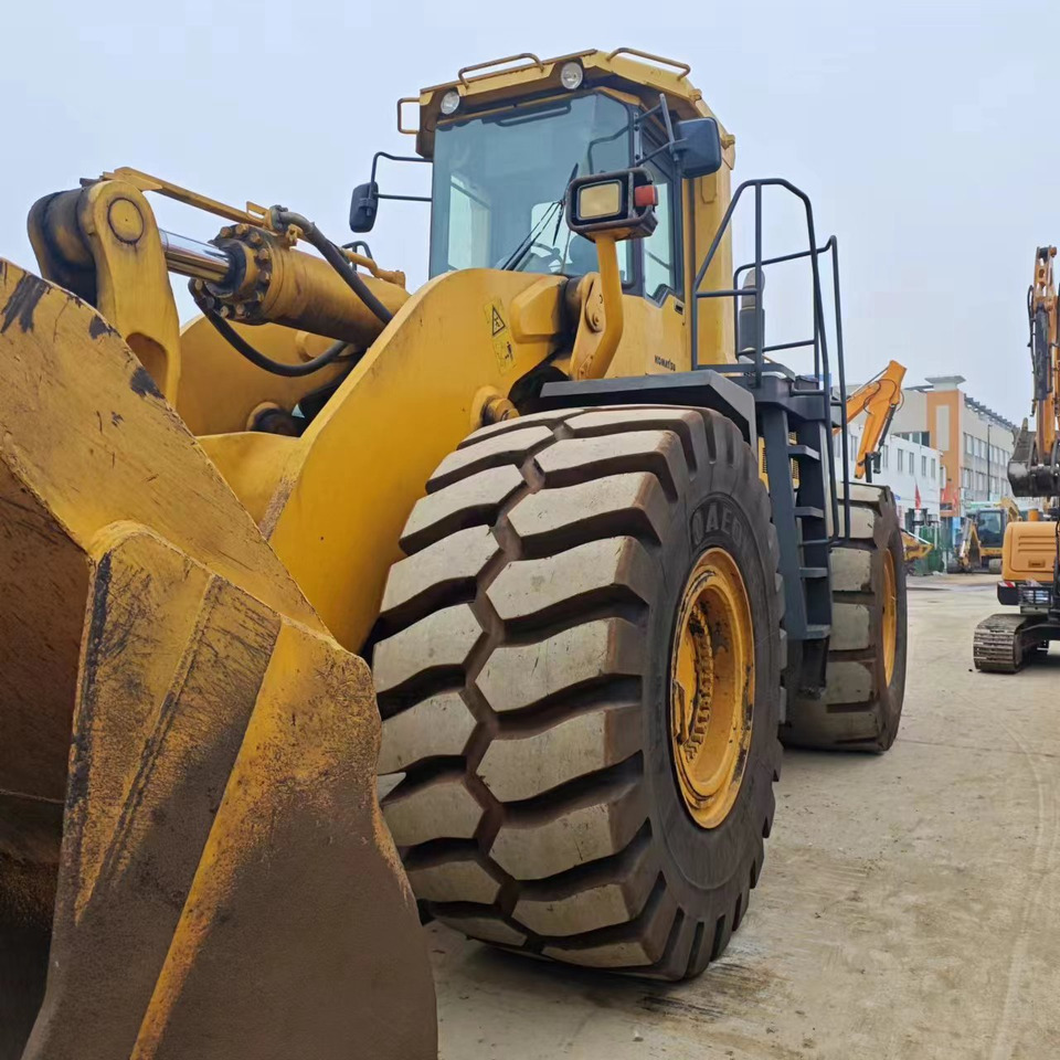 KOMATSU WA600-3 - Pá carregadora de rodas: foto 4 KOMATSU WA600-3 - Pá carregadora de rodas: foto 4