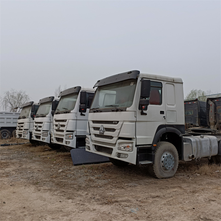HOWO 6x4 375hp tractor - Tractor: foto 1 HOWO 6x4 375hp tractor - Tractor: foto 1