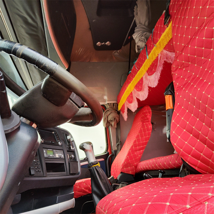 HOWO HOWO T7H-540 tractor - Tractor: foto 4 HOWO HOWO T7H-540 tractor - Tractor: foto 4