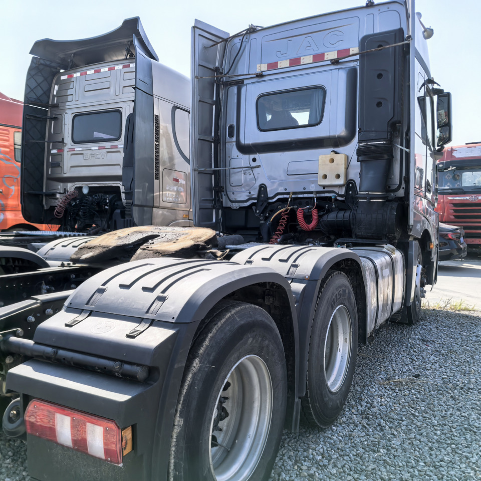 JAC 6x4 K7 - Tractor: foto 3 JAC 6x4 K7 - Tractor: foto 3