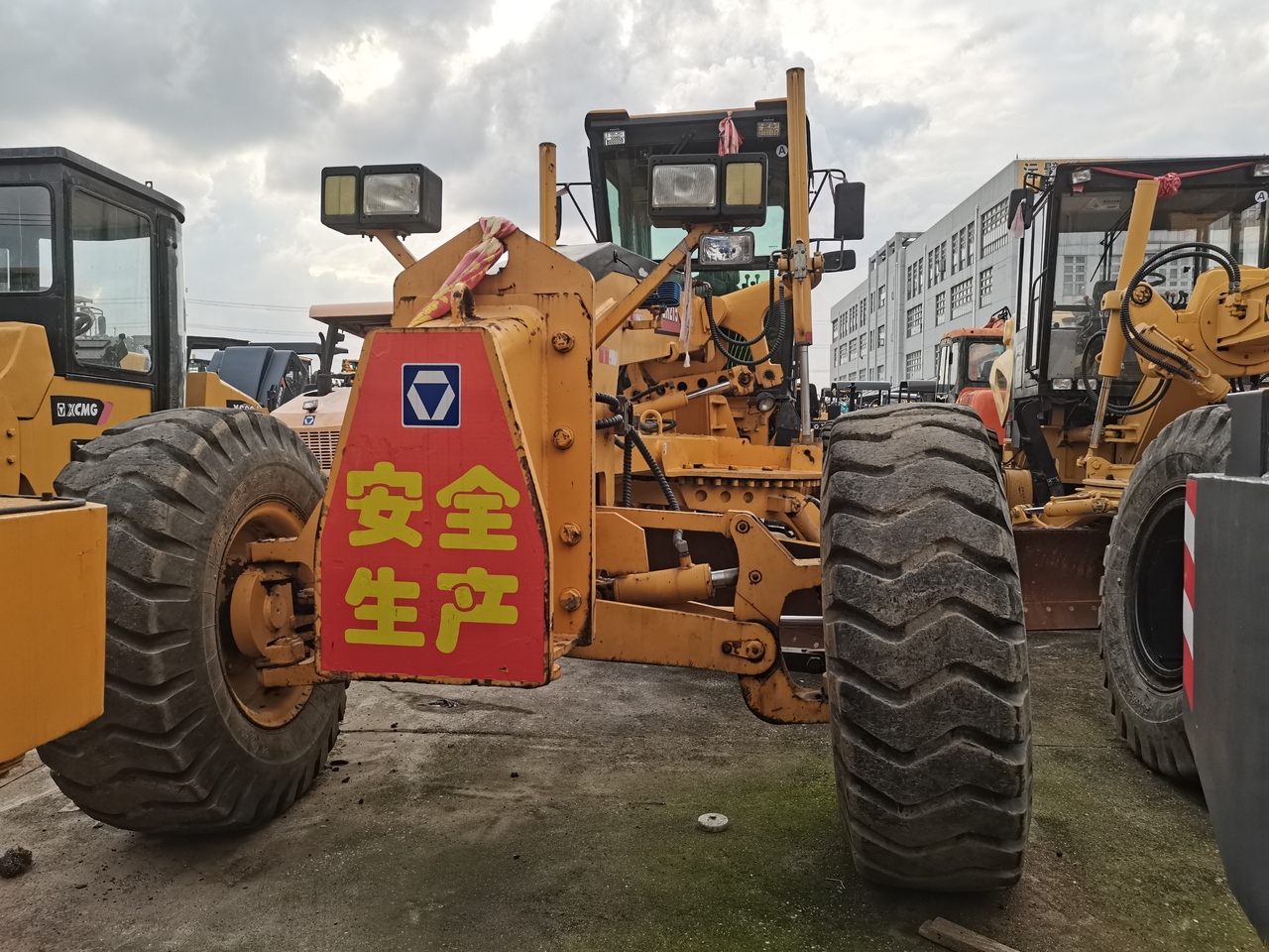 XCMG GR215 - Motoniveladora: foto 2 XCMG GR215 - Motoniveladora: foto 2