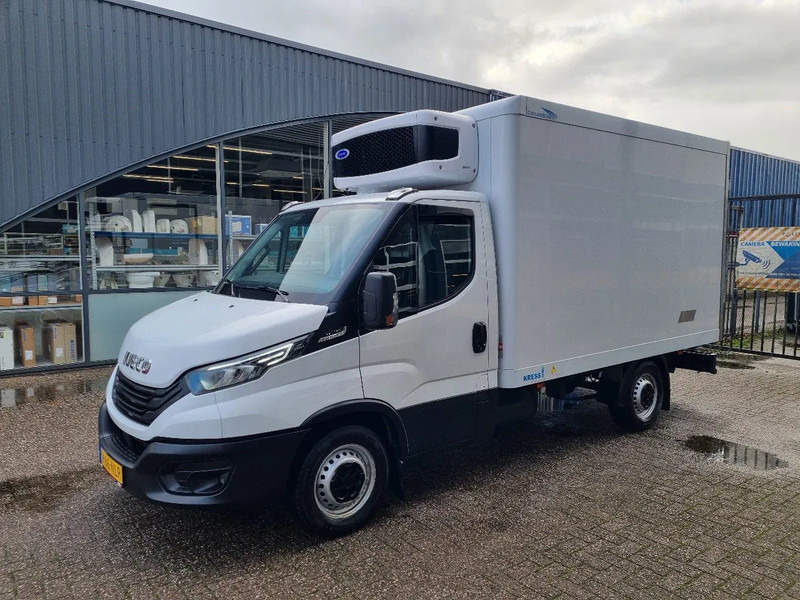 Iveco Daily 35S16 Hi-Matic Koelkoffer Carrier Xarios 5 ST 380V +20C/-20C Euro 6E - Carrinha frigorífica: foto 4 Iveco Daily 35S16 Hi-Matic Koelkoffer Carrier Xarios 5 ST 380V +20C/-20C Euro 6E - Carrinha frigorífica: foto 4