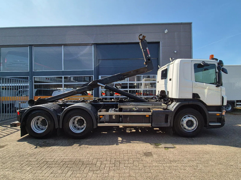 Scania P360 6X4 Containersysteem/ 21T Multilift/ Adjustable Hook - Camião com sistema de cabo: foto 2 Scania P360 6X4 Containersysteem/ 21T Multilift/ Adjustable Hook - Camião com sistema de cabo: foto 2