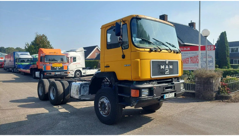 MAN 26.372 MANUAL ZF GEARBOX STEEL SUSPENSION 6X4 - Camião chassi: foto 3 MAN 26.372 MANUAL ZF GEARBOX STEEL SUSPENSION 6X4 - Camião chassi: foto 3