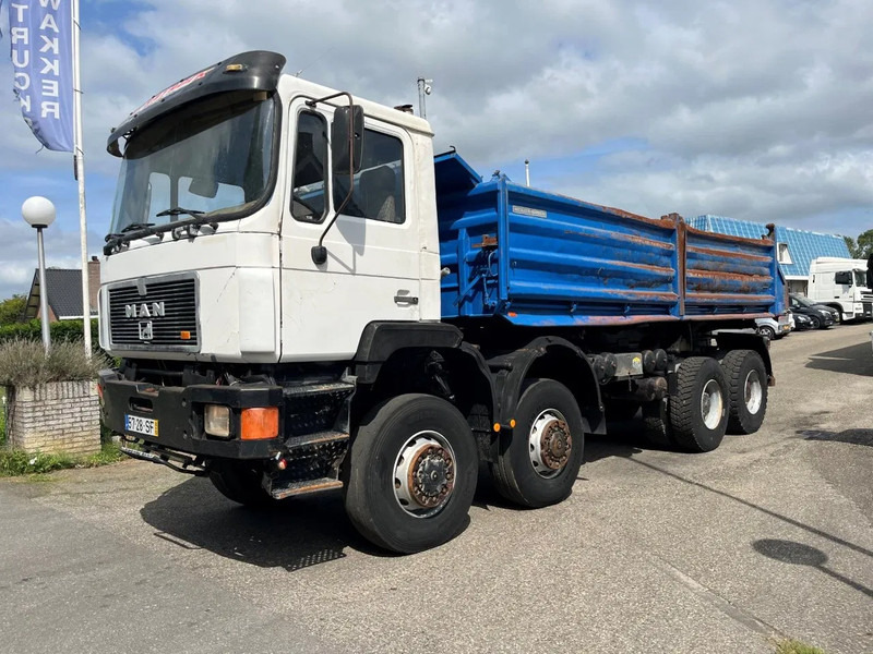 MAN 35.372 35 302 8X6 KIPPER MANUAL ZF GEARBOX FULL STEEL SPRING - Camião basculante: foto 1 MAN 35.372 35 302 8X6 KIPPER MANUAL ZF GEARBOX FULL STEEL SPRING - Camião basculante: foto 1