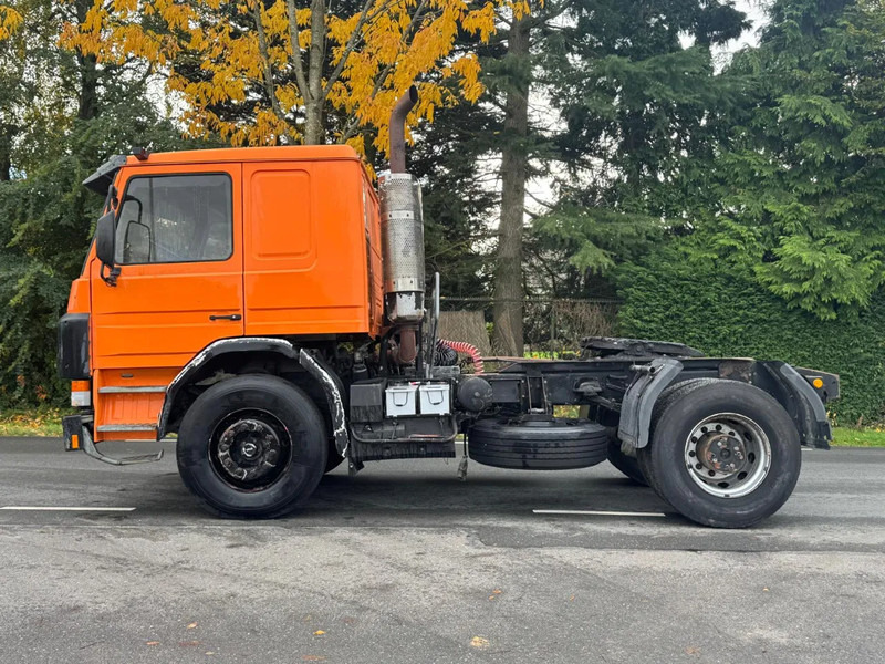 Scania P113-320 BIG AXLE FULL STEEL SPRING MANUAL GEARBOX - Tractor: foto 4 Scania P113-320 BIG AXLE FULL STEEL SPRING MANUAL GEARBOX - Tractor: foto 4