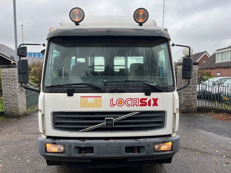 Volvo FL 611 FL6 11 4x2 with TANK, possible to remove the tank - Camião cisterna: foto 2 Volvo FL 611 FL6 11 4x2 with TANK, possible to remove the tank - Camião cisterna: foto 2