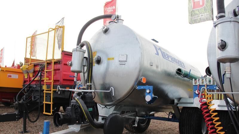 MEPROZET Güllefässer/ Slurry tanker/ Wóz asenizacyjny 5000 l / Cisterna d - Cisterna de chorume: foto 4 MEPROZET Güllefässer/ Slurry tanker/ Wóz asenizacyjny 5000 l / Cisterna d - Cisterna de chorume: foto 4